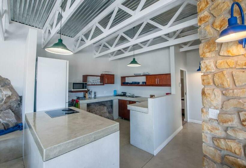 شقة غرفتين مطلة على البحر, Plett Beachfront Accommodation