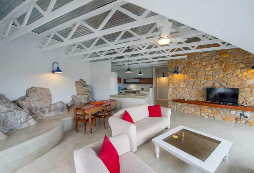 شقة غرفتين مطلة على البحر, Plett Beachfront Accommodation