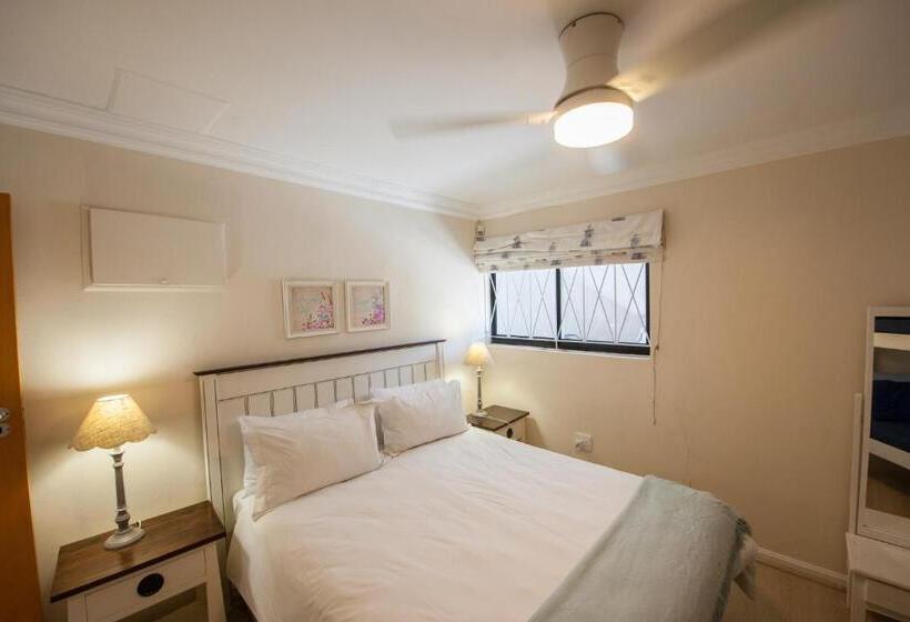 شقة 3 غرف مطلة على البحر, Plett Beachfront Accommodation