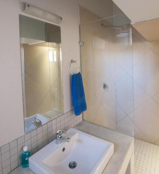 شقة 3 غرف مطلة على البحر, Plett Beachfront Accommodation