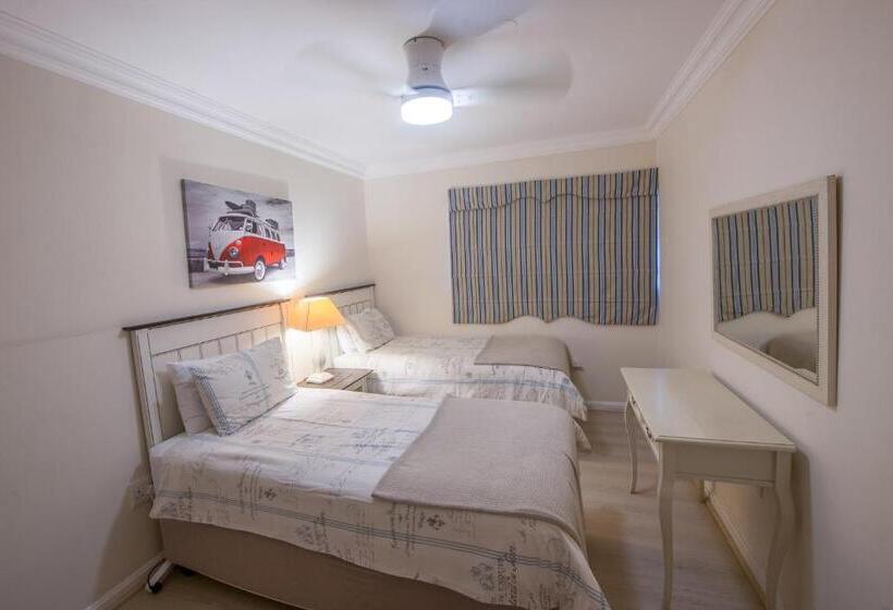 شقة 3 غرف مطلة على البحر, Plett Beachfront Accommodation