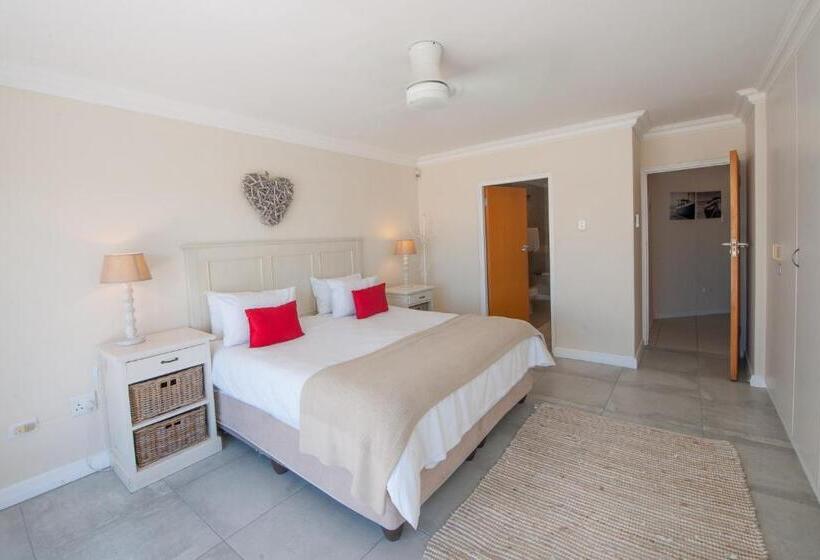 شقة 3 غرف مطلة على البحر, Plett Beachfront Accommodation