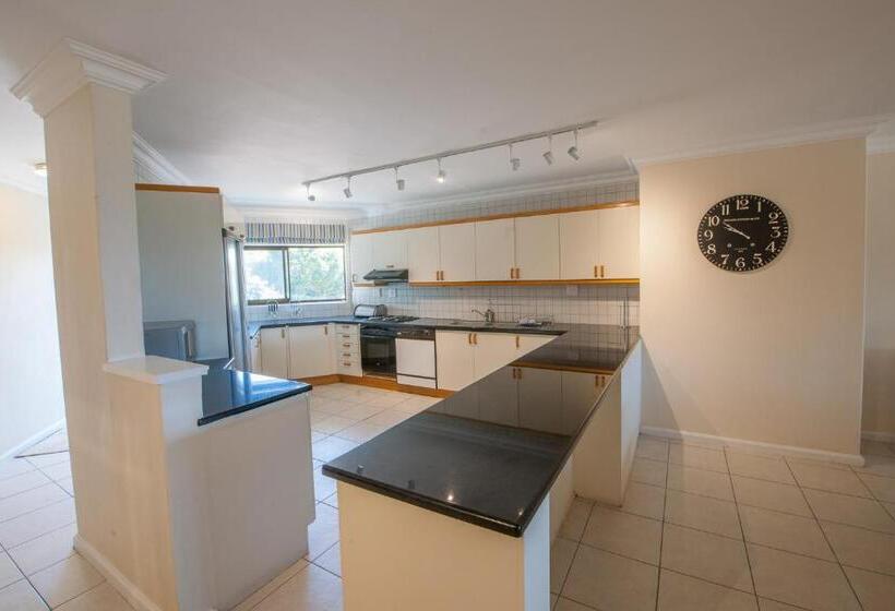 Апартаменты 3 Спальни Вид на Море, Plett Beachfront Accommodation