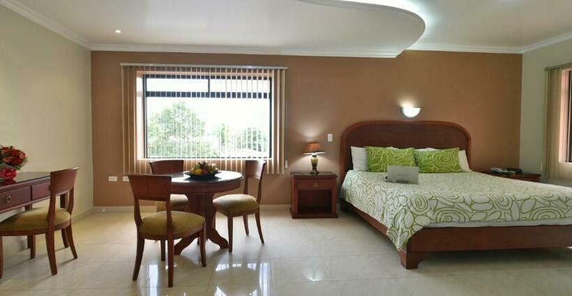 جناح إدارى, Gran Hotel De Lago El Coca