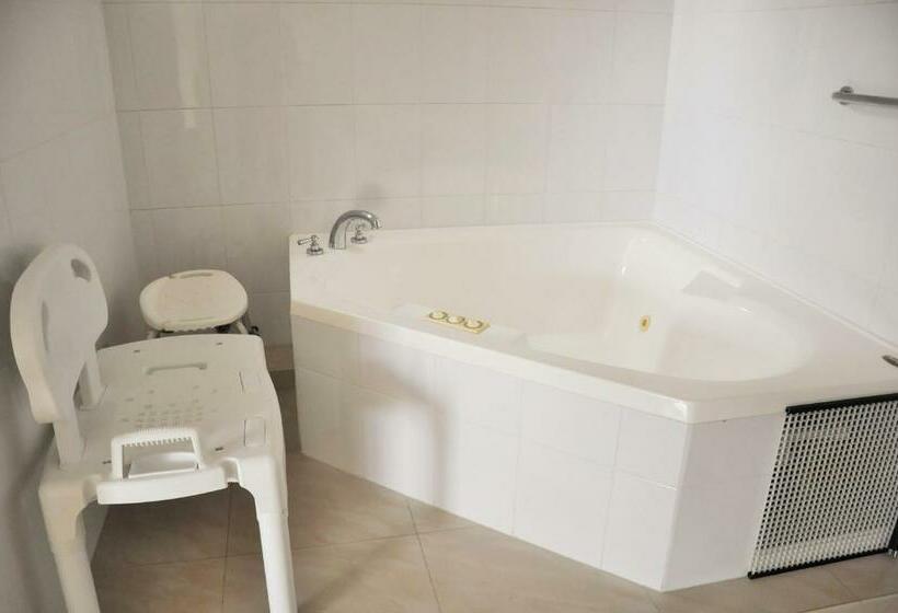 جناح بريميوم, Gran Hotel De Lago El Coca