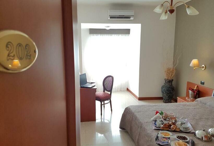 이코노미 싱글 룸, Joy