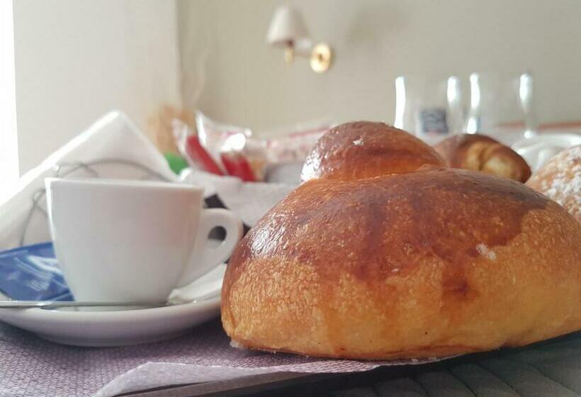 이코노미 싱글 룸, Joy