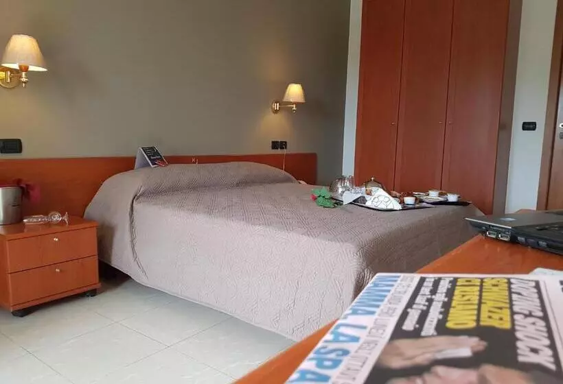 Deluxe Kolmen Hengen Huone, Joy