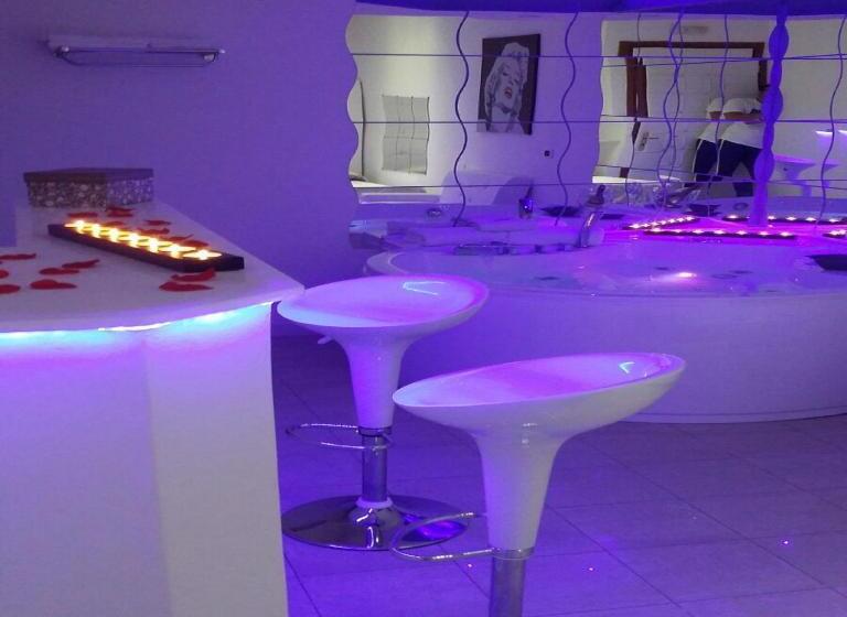 스위트 킹사이즈 침대, Joy