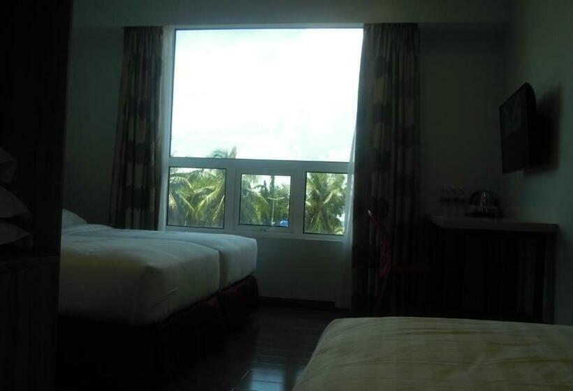 Triple Room Sea View, City Garden