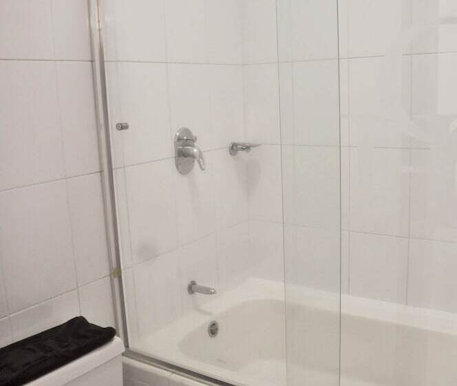 جناح جونيور, Gran Hotel De Lago El Coca