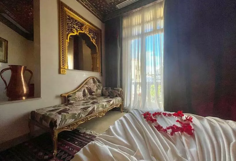 مجموعه ویستا شهر, Royal Victoria Ex British Embassy