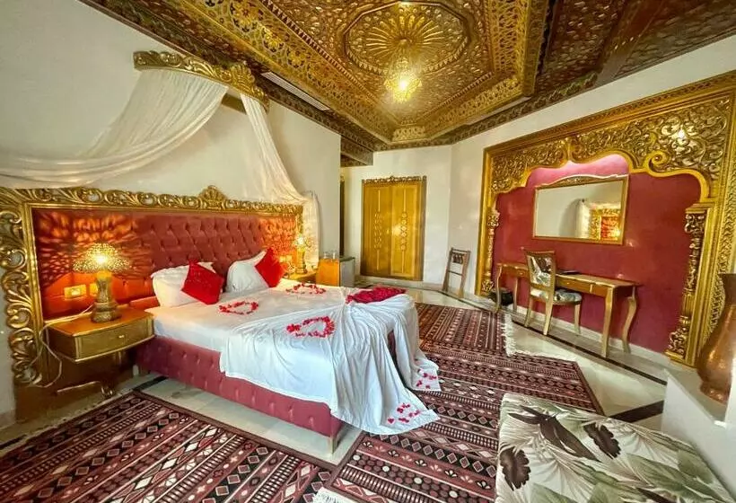 مجموعه ویستا شهر, Royal Victoria Ex British Embassy