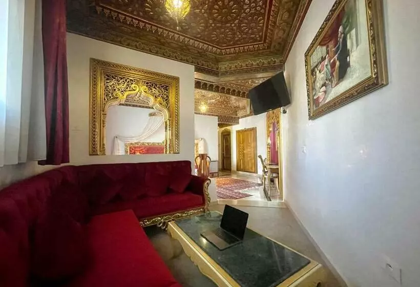 مجموعه ویستا شهر, Royal Victoria Ex British Embassy