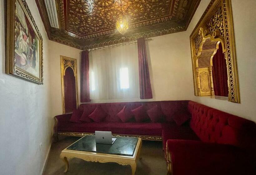 مجموعه ویستا شهر, Royal Victoria   Ex British Embassy