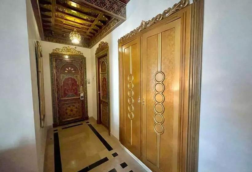 مجموعه ویستا شهر, Royal Victoria Ex British Embassy