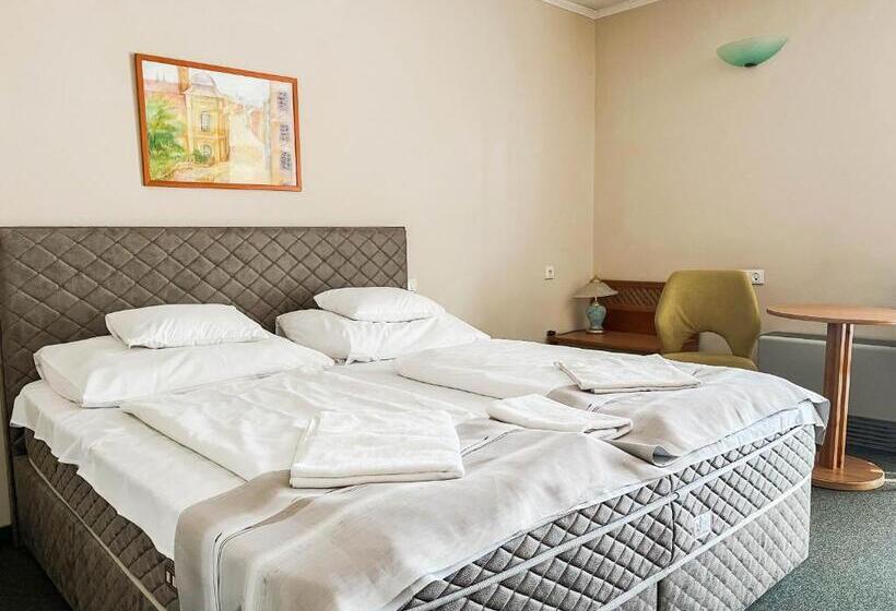 Апартаменты 2 Спальни, Unicornis