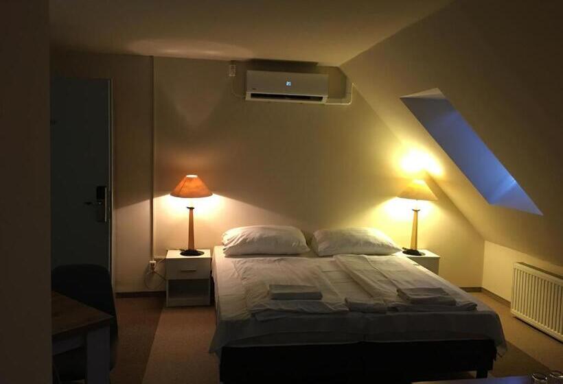 Family Suite, Unicornis