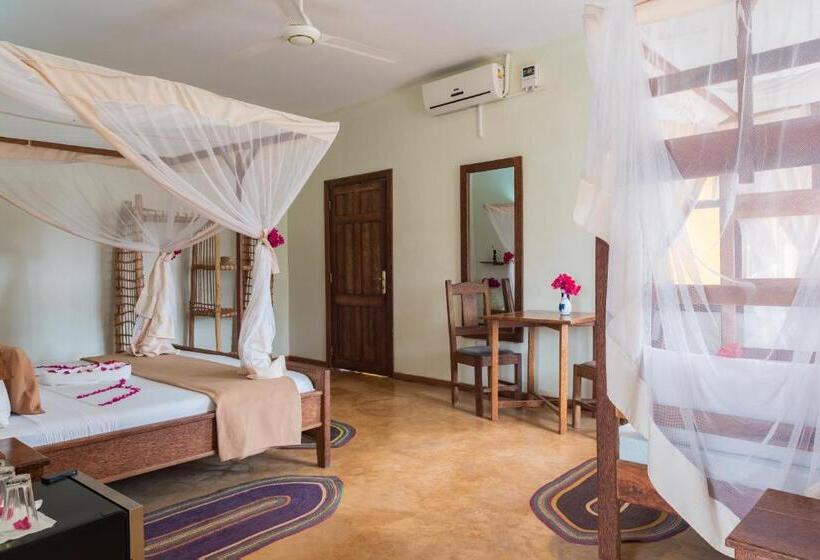 Трехместный Номер Стандарт с Балконом, Zan View