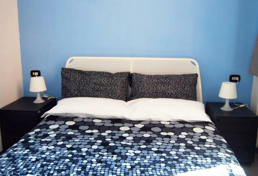 اتاق استاندارد با سرویس بهداشتی مشترک, Mio Hostel