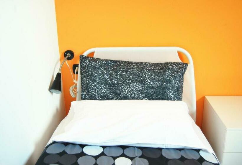 اتاق استاندارد با سرویس بهداشتی مشترک, Mio Hostel