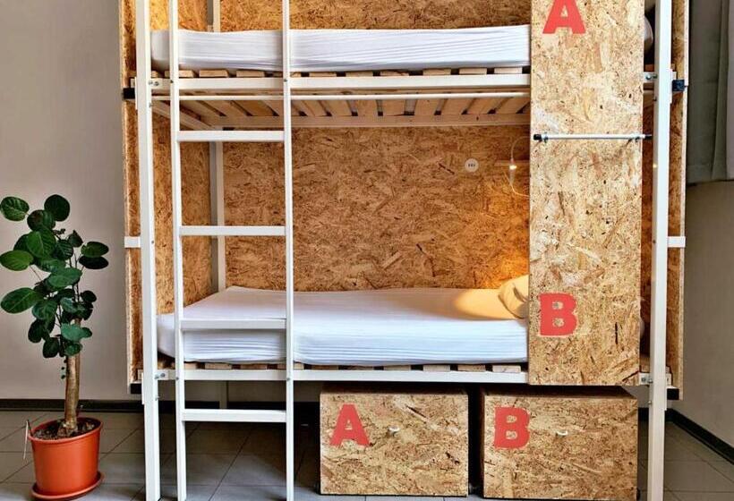 Bed in Shared Room with Shared Bathroom, Mio Hostel