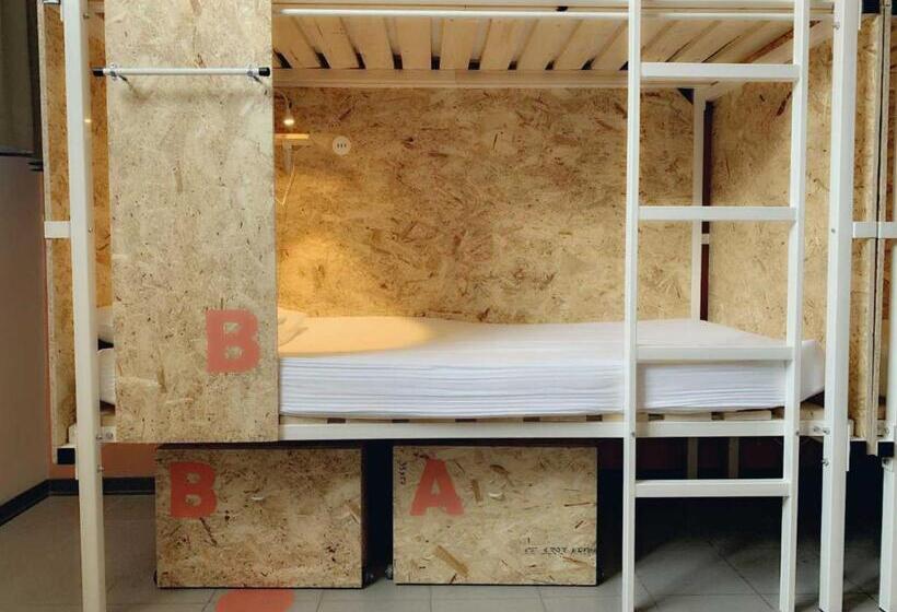 Bed in Shared Room with Shared Bathroom, Mio Hostel