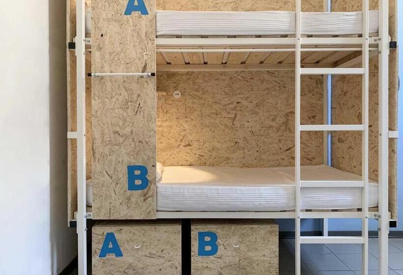 Bed in Shared Room with Shared Bathroom, Mio Hostel