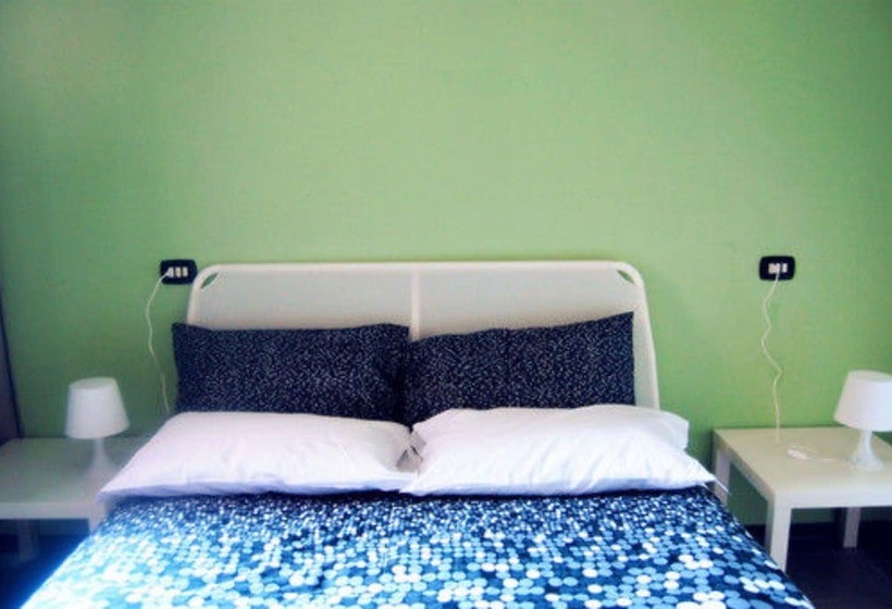 اتاق استاندارد سه نفره, Mio Hostel