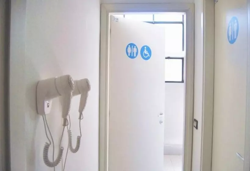 تختخواب در اتاق مشترک, Mio Hostel