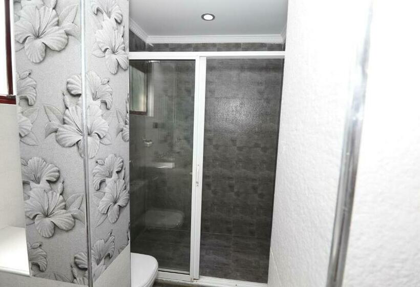 Cameră Triplă Standard cu Balcon, King Of Kandy