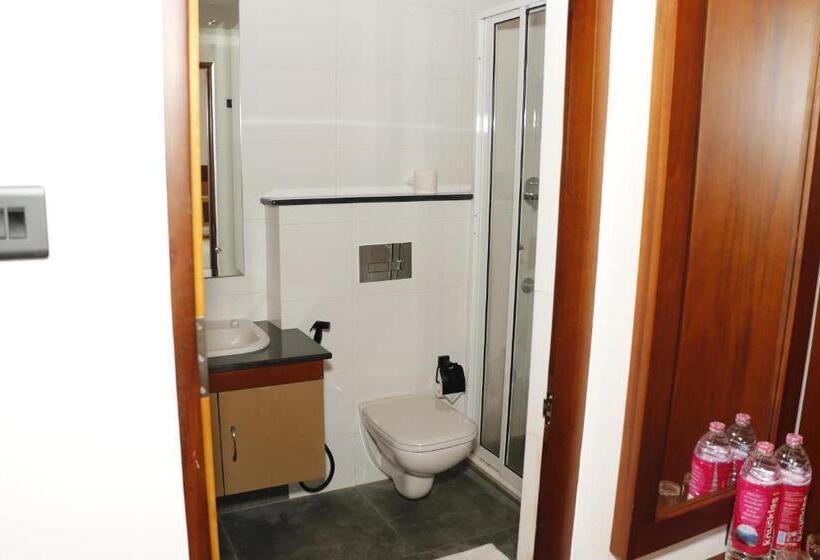 Cameră Familiară, King Of Kandy