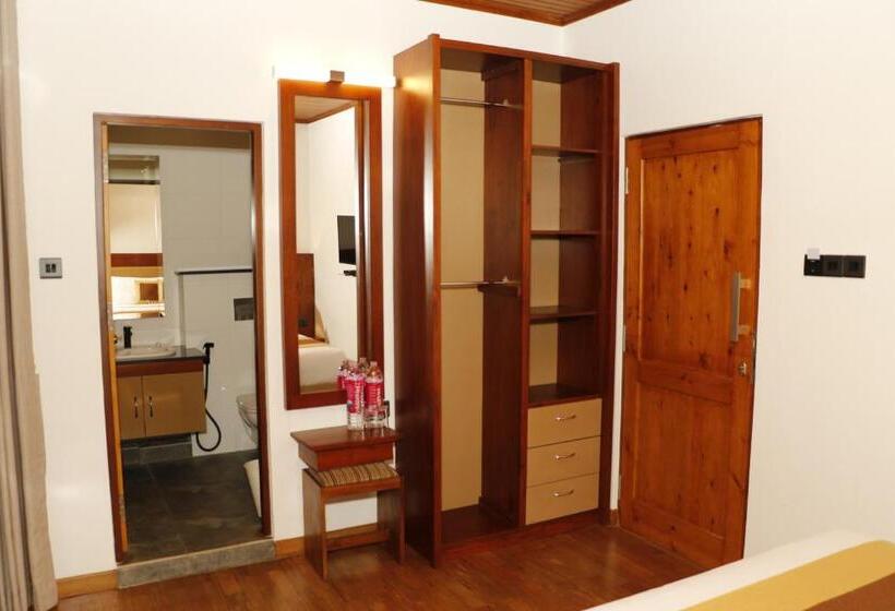 Cameră Familiară, King Of Kandy