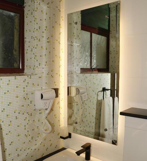 Cameră Familiară, King Of Kandy