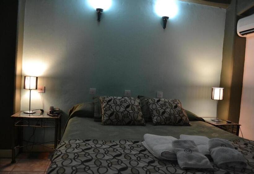 标准三人间, Plaza Milenium