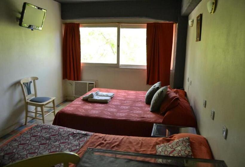 标准三人间, Plaza Milenium