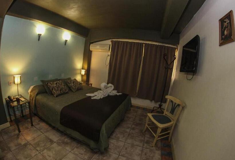 标准三人间, Plaza Milenium