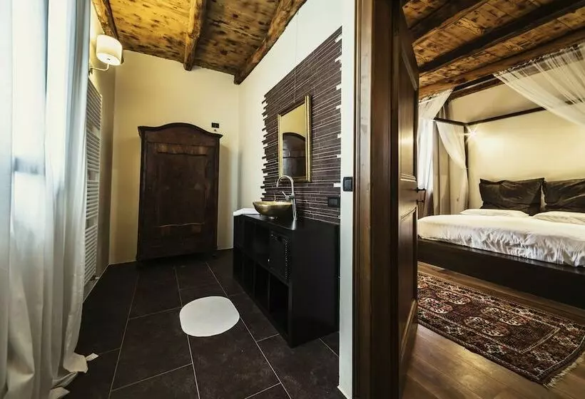スイート, Relais Villa Gozzi B&b