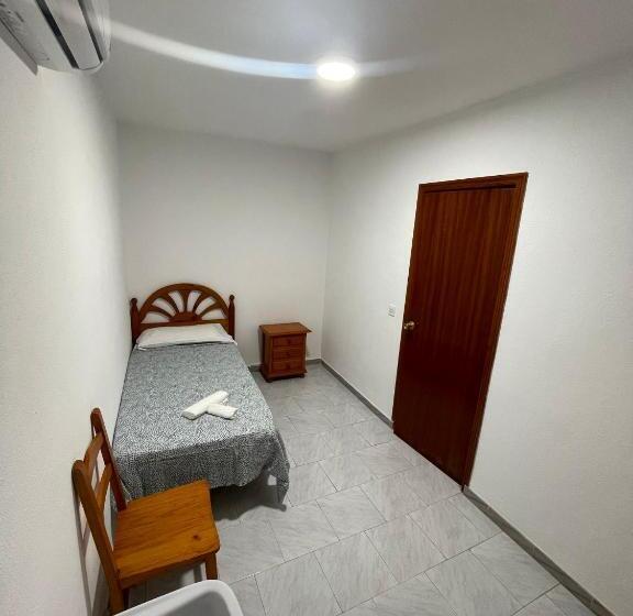 标准单人间共用浴室, Hostal La Campiña