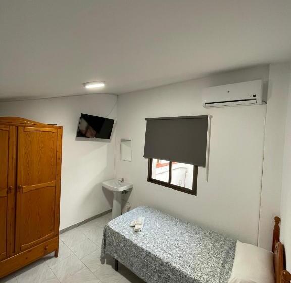 标准单人间共用浴室, Hostal La Campiña