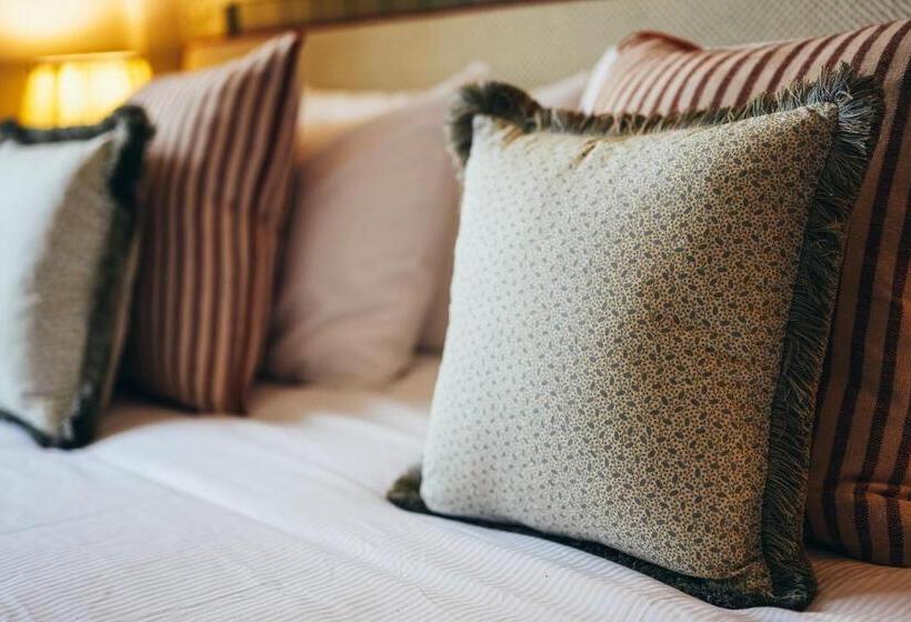 غرفة ديلوكس سرير كينج, The Ashford Arms