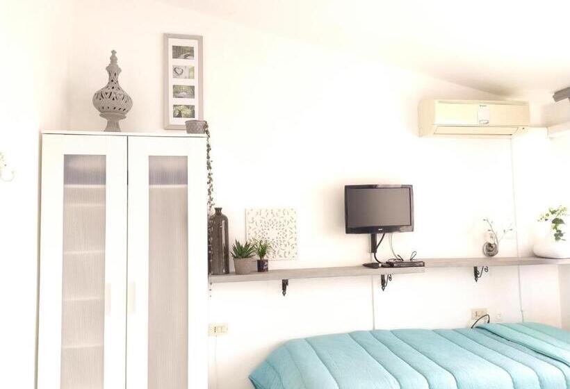 חדר משפחתי, B&b Olbia