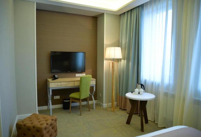 اتاق سوپریور, Green Which