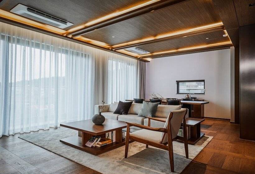 سوییت, Paraspara Seoul