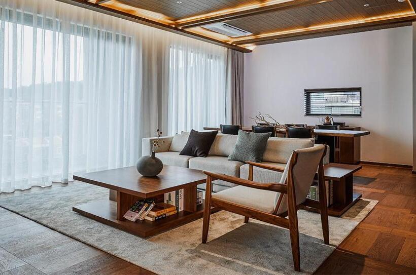 سوییت, Paraspara Seoul