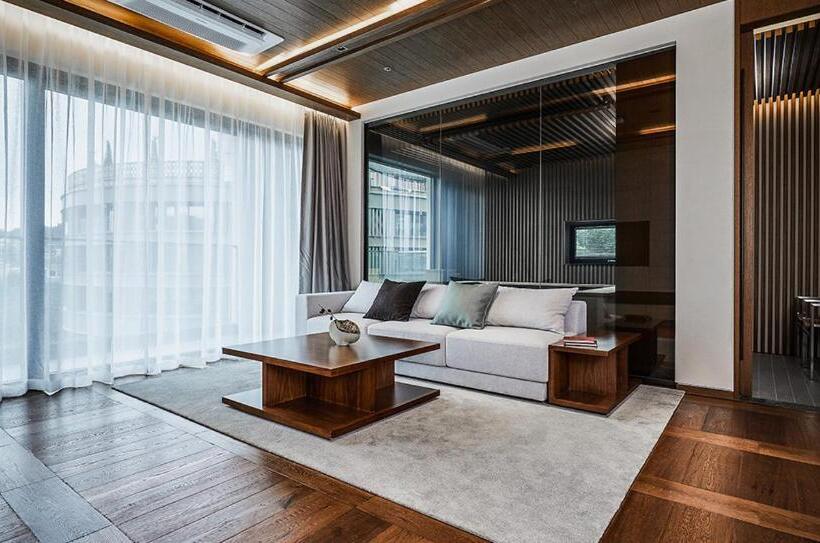 سوئیت پریمیوم, Paraspara Seoul