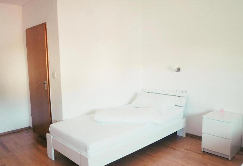 Номер Стандарт, Neumarkt Wohnung