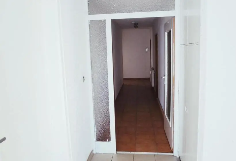 Basic Yhden Hengen Huone, Neumarkt Wohnung