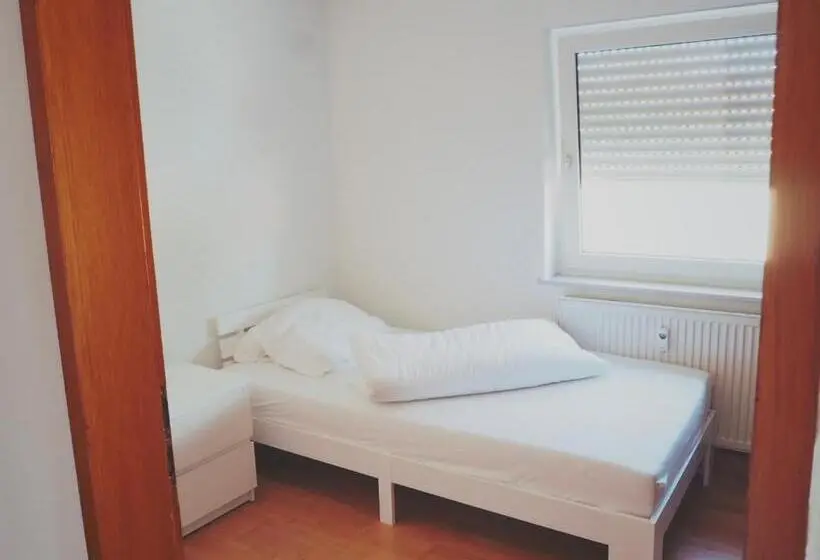 Basic Yhden Hengen Huone, Neumarkt Wohnung