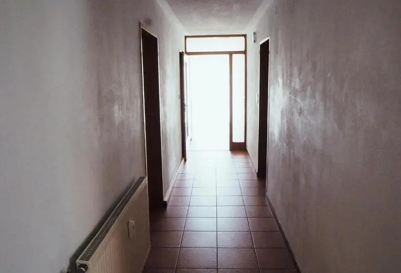 Basic Yhden Hengen Huone, Neumarkt Wohnung